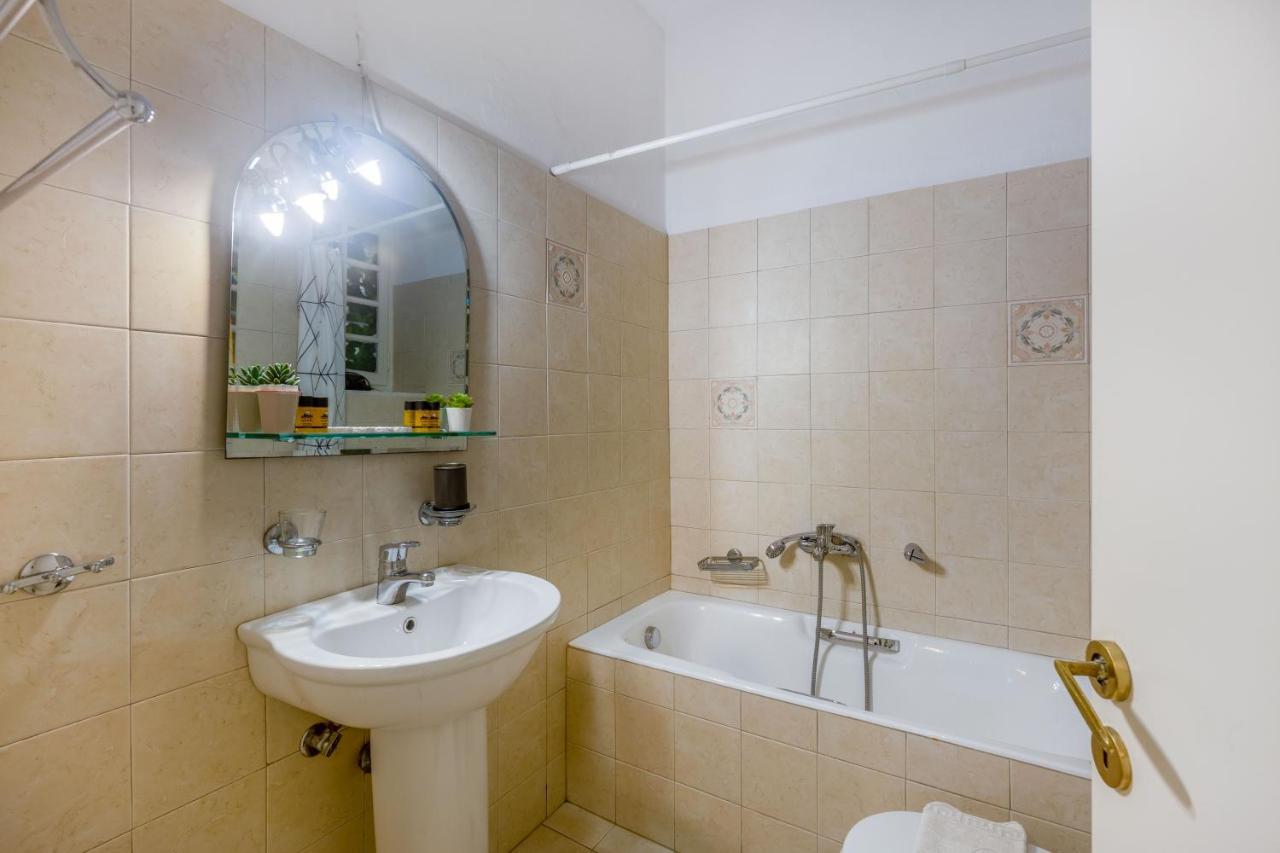 Charming Apartment In The Heart Of Plaka Атина Екстериор снимка